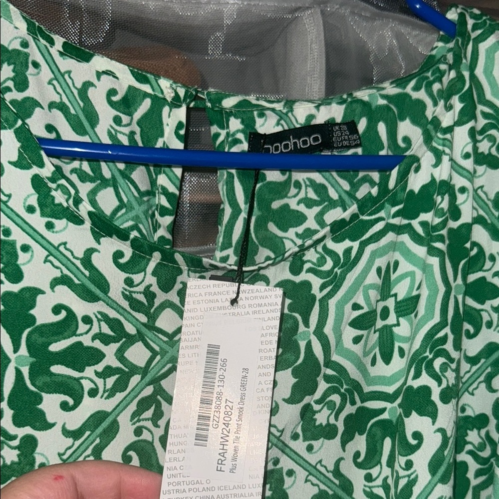 Boohoo Plus Green Pattern Dress - Picture 3 of 6